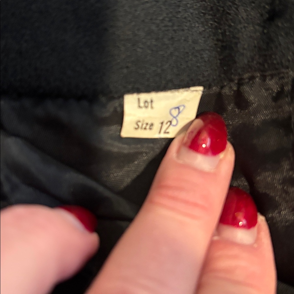 Vintage Elegant Black Women's Jacket and skirt with real
mink trim - Picture 7 of 9